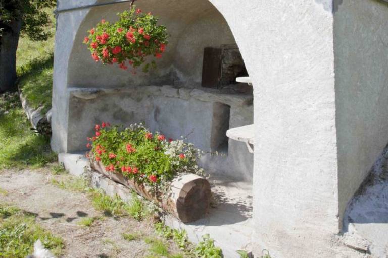 Le Pré's banal oven image1