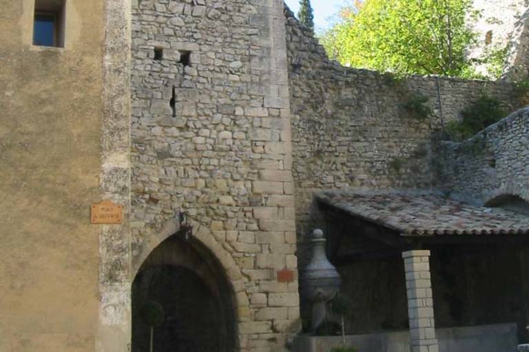 Beffroi de Montbrun les bains image2