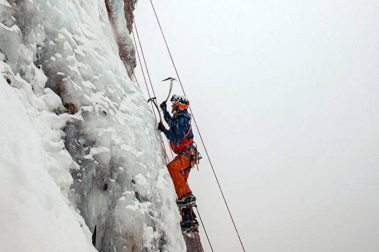 Cascade de glace - Bureau des Guides & Accompagnateurs image2
