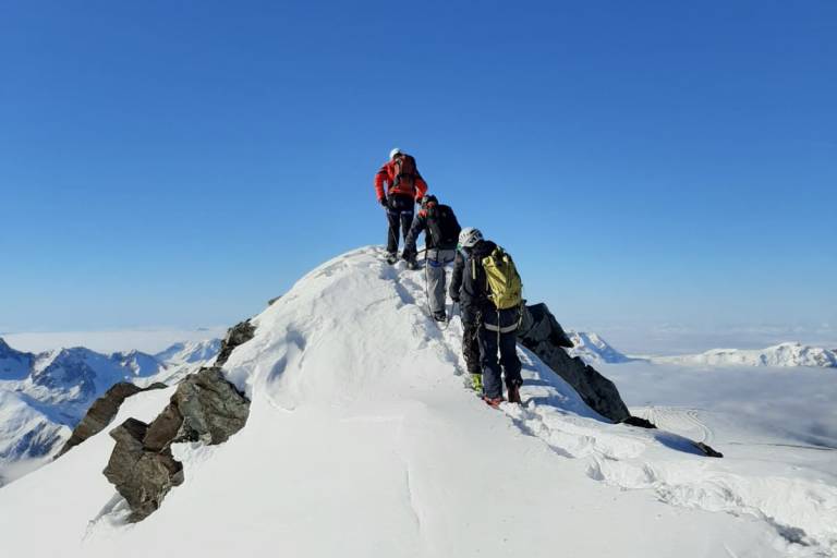 Glacier hiking & mountaineering - Les 2 Alpes Guides Office image2