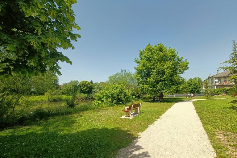 Aire de pique-nique, Saint-Genix-sur-Guiers image2