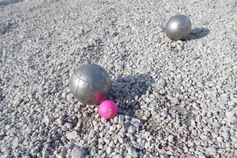 Petanque terrains in Petit Châtel image1