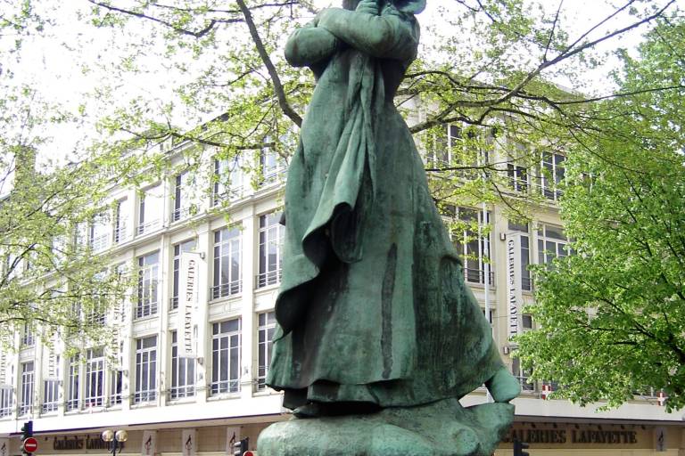 Statue La Sasson image2
