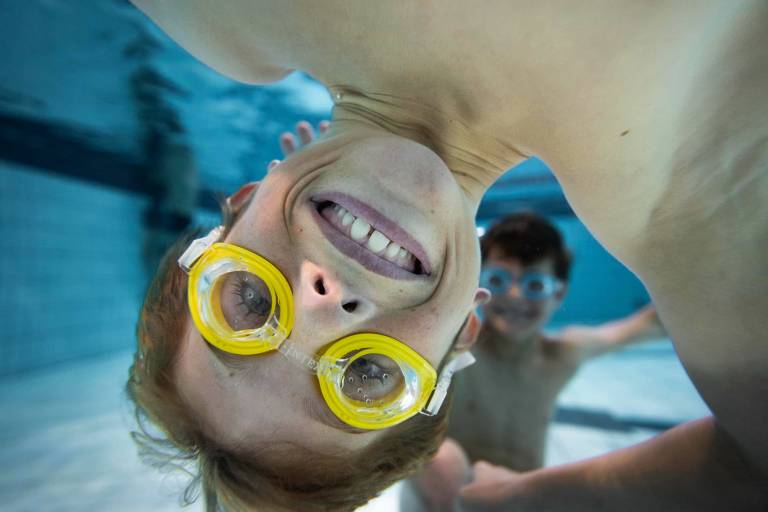 Swimming lessons children image1