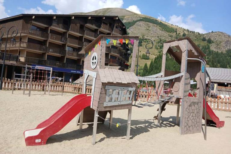 Children's play area image2
