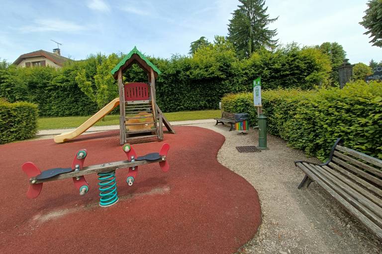 Aire de jeux, Saint-Genix-sur-Guiers image2