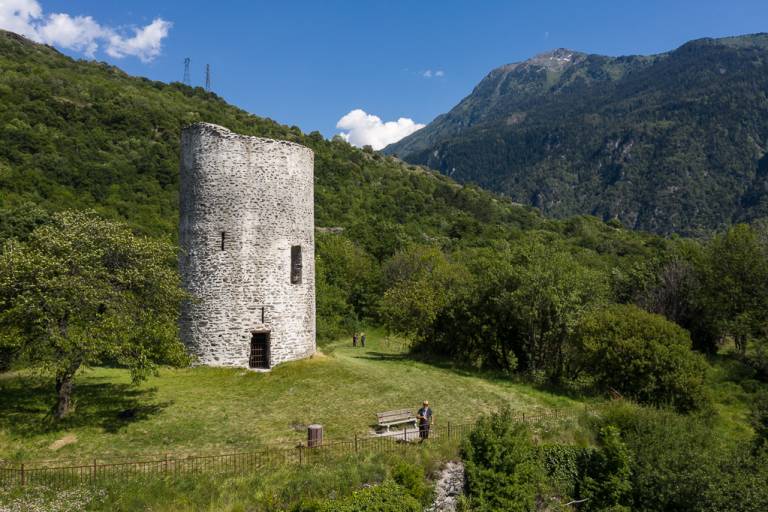 La Tour ronde de Chambarlet image1