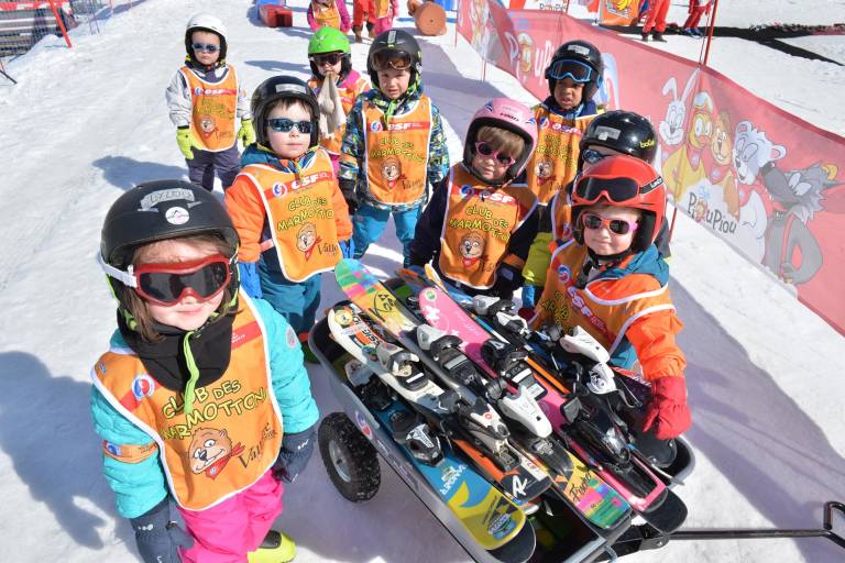 Jardins d'enfants,  mini-club et garderie "Les Marmottons" - Cours collectifs de ski enfants de l'ESF image1