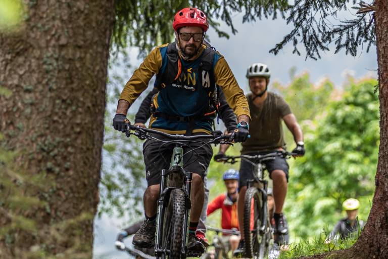 Mountain bike di gruppo image1