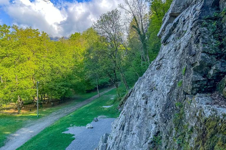 Falaise d'escalade du Parc Thermal - Secteur initiation image2
