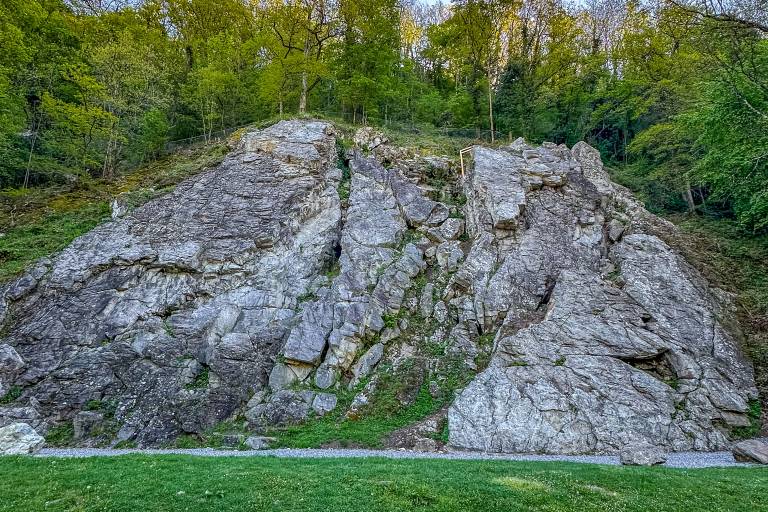 Falaise d'escalade du Parc Thermal - Secteur initiation image1