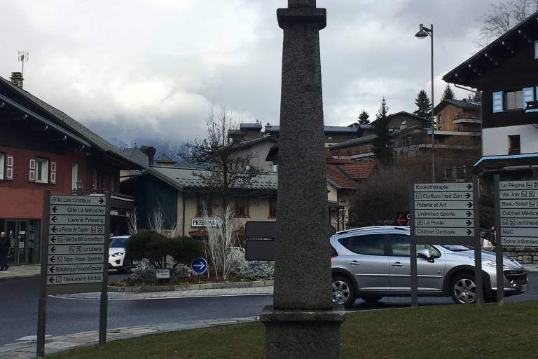 Croix square Maurice Martel image1