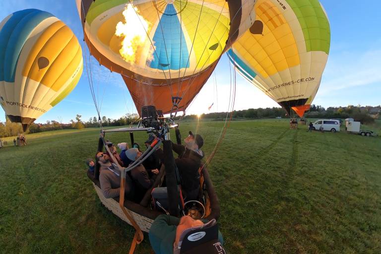 Hot-air balloon flight with MONTGOLFIÈRES & Cie image1