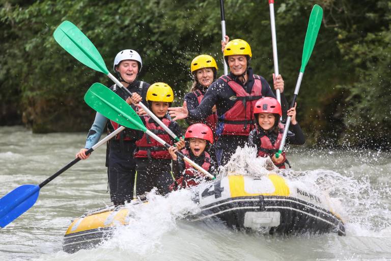 Activités d'eaux vives en famille avec Session Raft image1