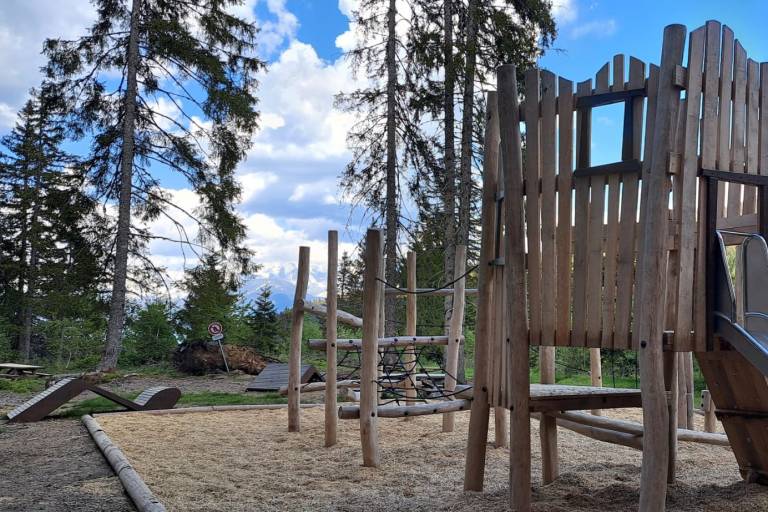 Plaines playground image1