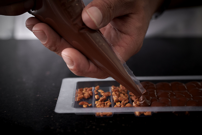 Workshop gourmet chocolate bars in English - cité du chocolat Valrhona image1