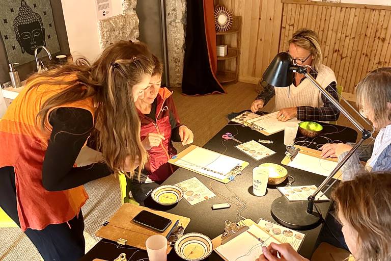 Atelier créatif conscient - Bijoux en micro-macramé avec Saïjana image1