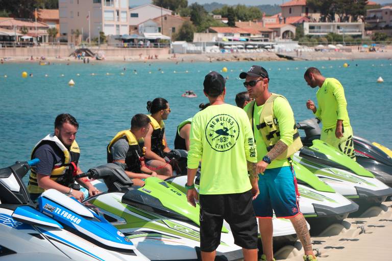Baptême de Jet ski pour les moins de 16 ans avec New Gliss image1