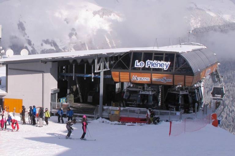 Le Pleney on snowshoes image1