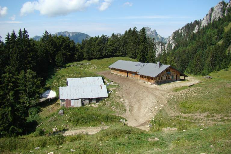Mont Ouzon hiking trail image1