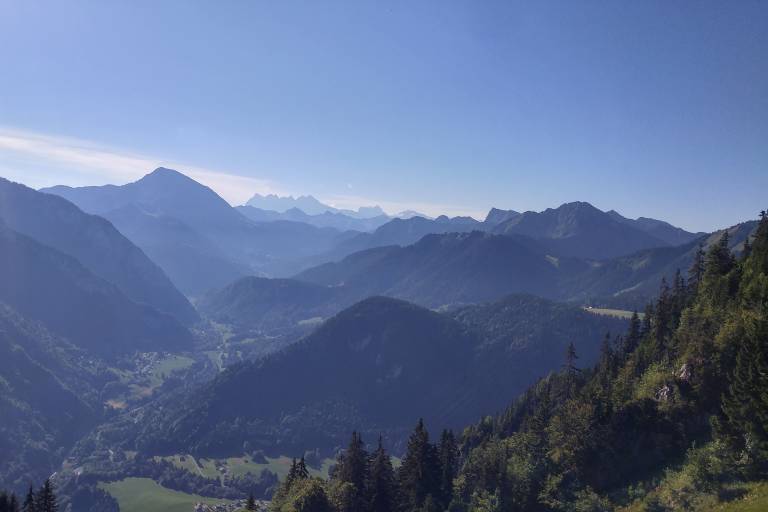Mont Ouzon hiking trail image2