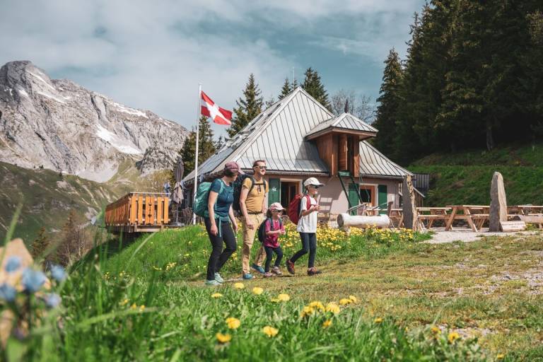 Chalet Refuge de Coutarse - Rando pédestre 2 jours en famille au cœur des Bauges image1