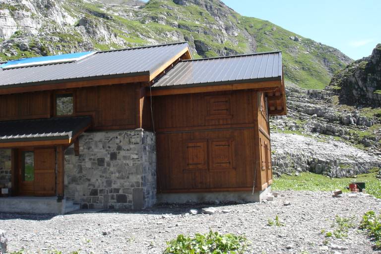 Itinéraire pédestre : Tour des Dents Blanches GR®P mini 4 jours à pieds - Etape 2 : Refuge de Bostan-Tornay > Refuge de la Vogealle image2