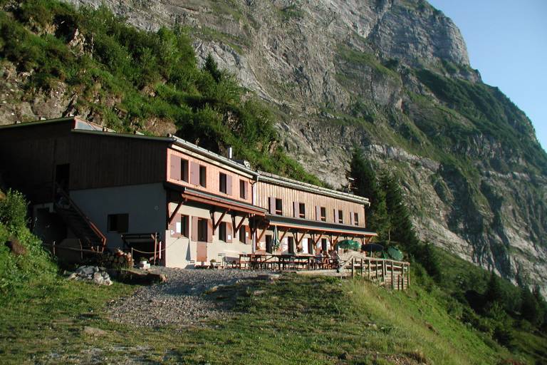 Hiking itinerary: Tour des Dents Blanches GR®P mini 4 days on foot - Stage 3: Refuge de la Vogealle > Refuge du Folly image2