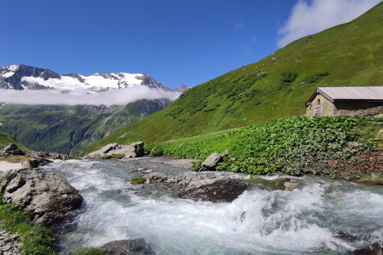 Plaisance refuge and Plan Séry pass image1