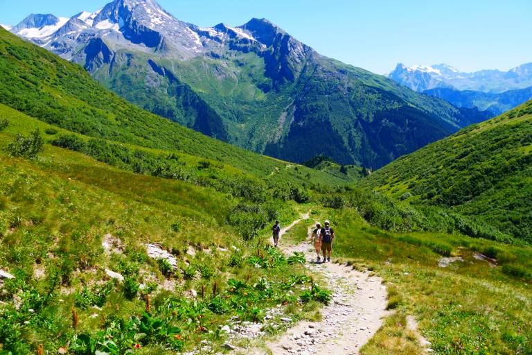 Vélière lake and Chiaupe alpine pasture image2