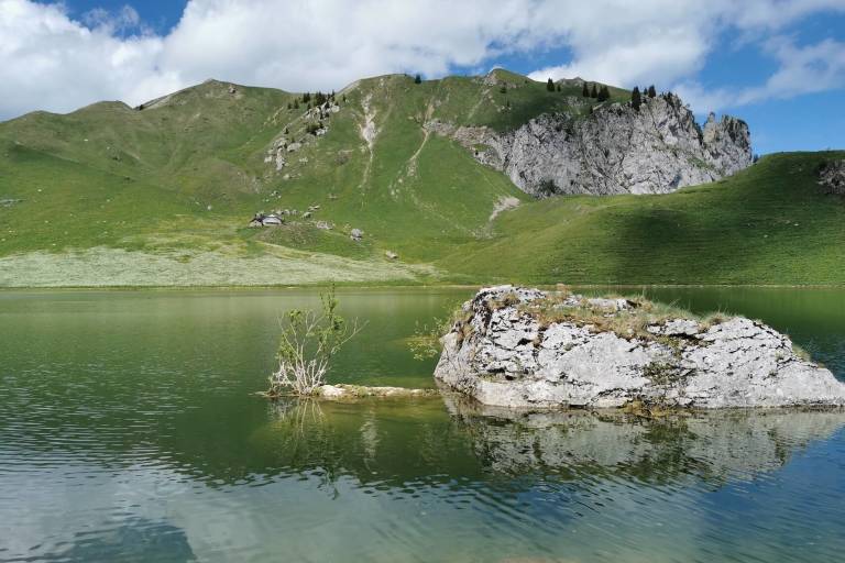 Hiking to Lovenex lake image2