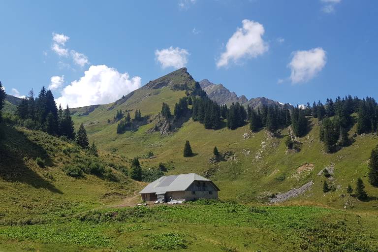 Tour pédestre de la Pointe des Mattes en 2 jours - Etape 1 image1