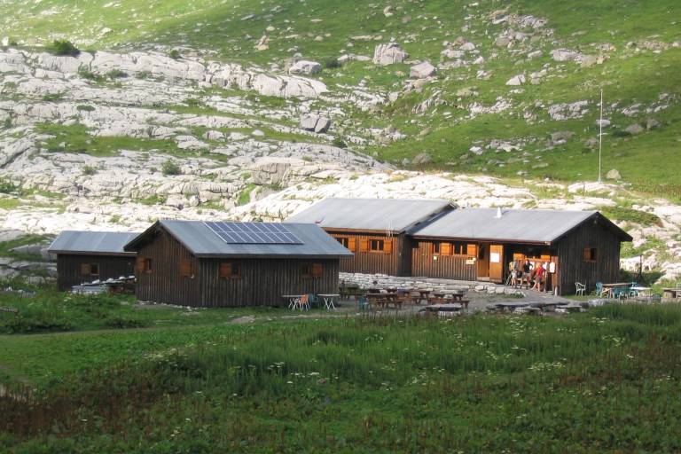 Tour des Fiz - Etape 2 - Refuge Alfred Wills > Refuge des Fonts > Refuge de Sales (1877m) image1