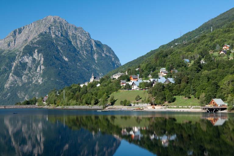 Plaine de l'Oisans et lac du Verney image1
