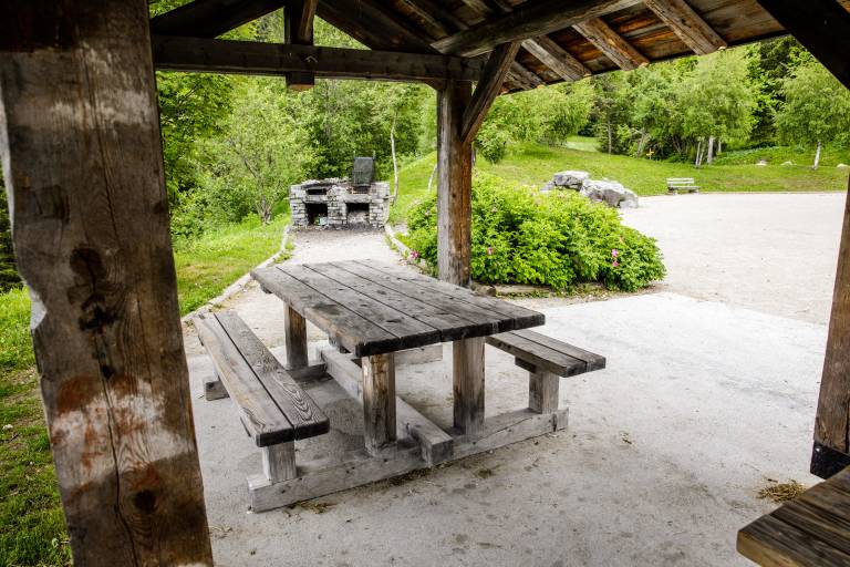 Sentier piéton - R13 - Entre villages et alpages Départ des Allues image2
