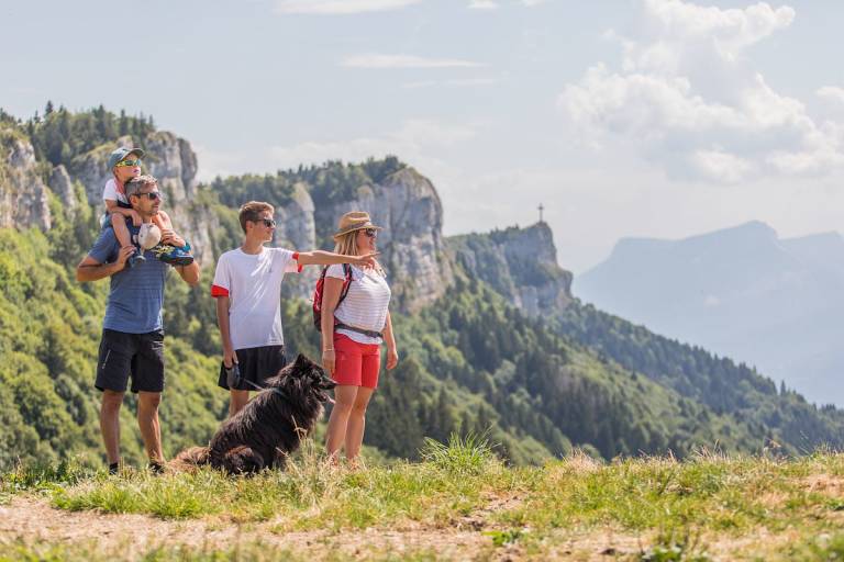La croix du Nivolet depuis Le Sire image1