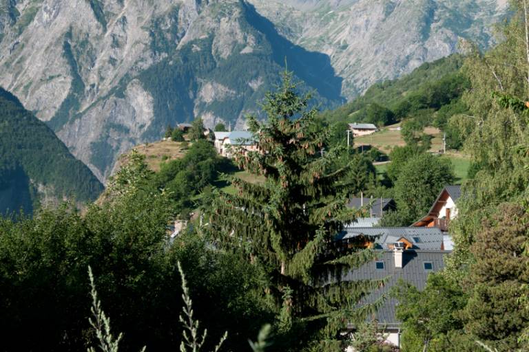 Le tour des hameaux - Hiking from Les Cours image1