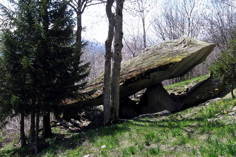 Le Dolmen et le Bois Dessus image1