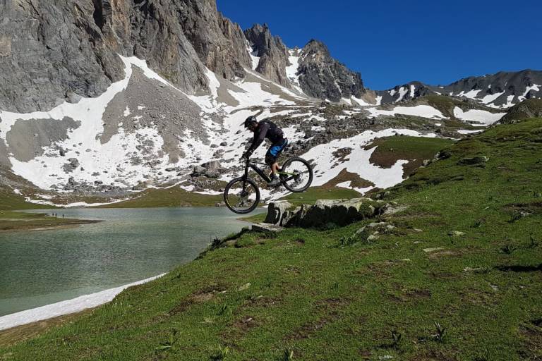 7 - Les 3 lacs - Itinéraire de VTT / VTTAE image2