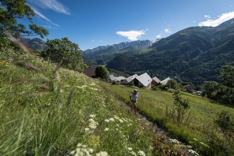Stroll from the hamlet of Le Col to Les 3 Croix - Hiking itinerary image2