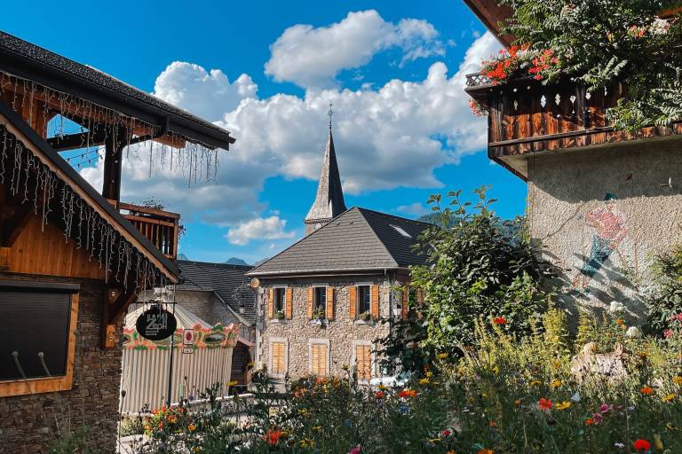 La Route des Grandes Alpes® et Châtel depuis Samoëns image2