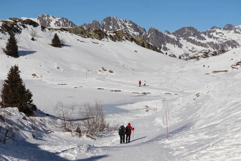 The lake walk - Snowshoeing on the Espace Alpe d'Huez from Villard-Reculas image1