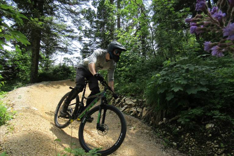 Mountainbike-Piste Downhill - blau - la Dégringolée - Espace Ain Forestière image1