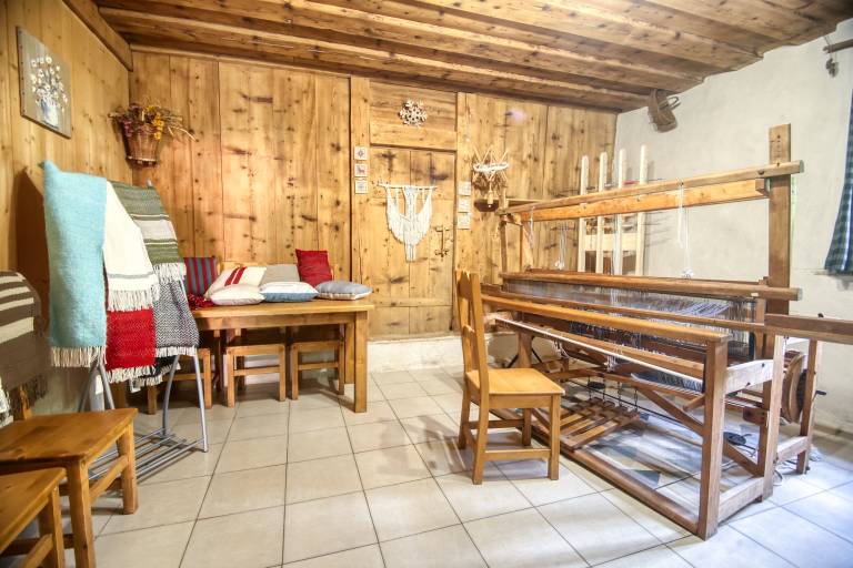 Bémont Farm: weaving workshop and mountain refreshment bar image2