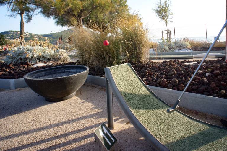 Discovery of mini golf image2