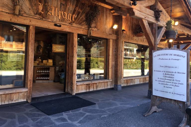 Guided tour of the Fruitière in Morzine – L'Alpage (Cheese cooperative) image1