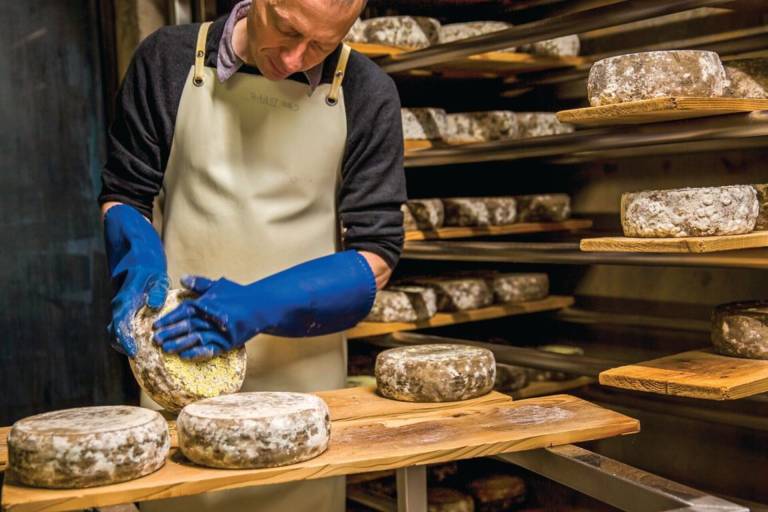 Guided tour of the Fruitière in Morzine – L'Alpage (Cheese cooperative) image2