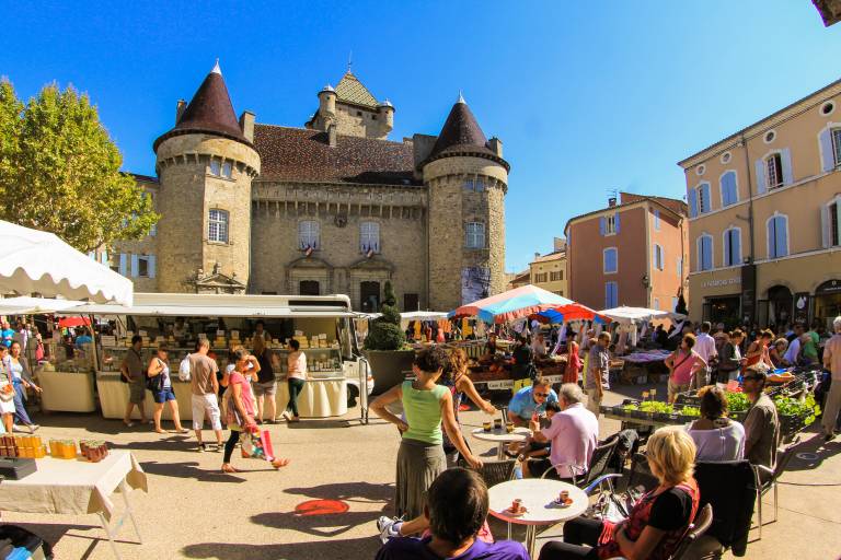Aubenas market image1