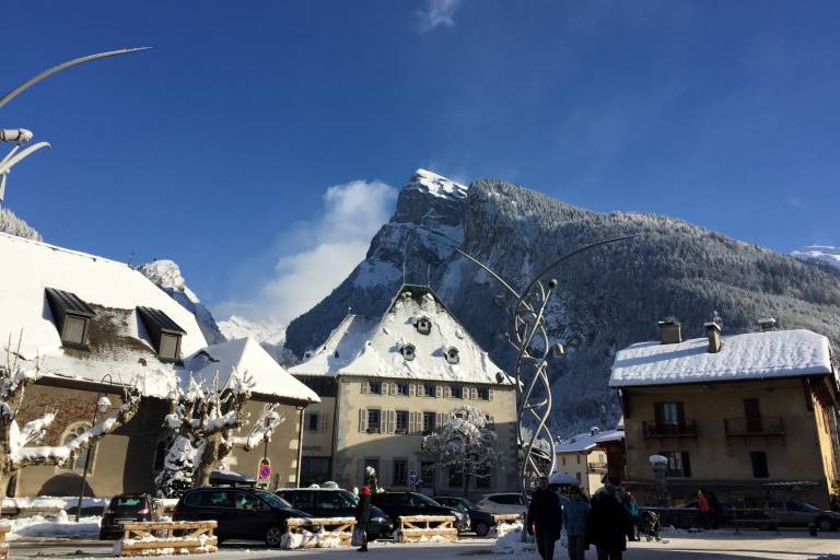 Guided tour of historic Samoëns in English image2