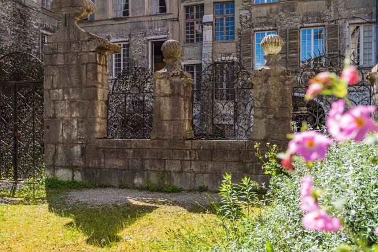 Visite guidée : Demeures de la noblesse chambérienne et allées secrètes image1